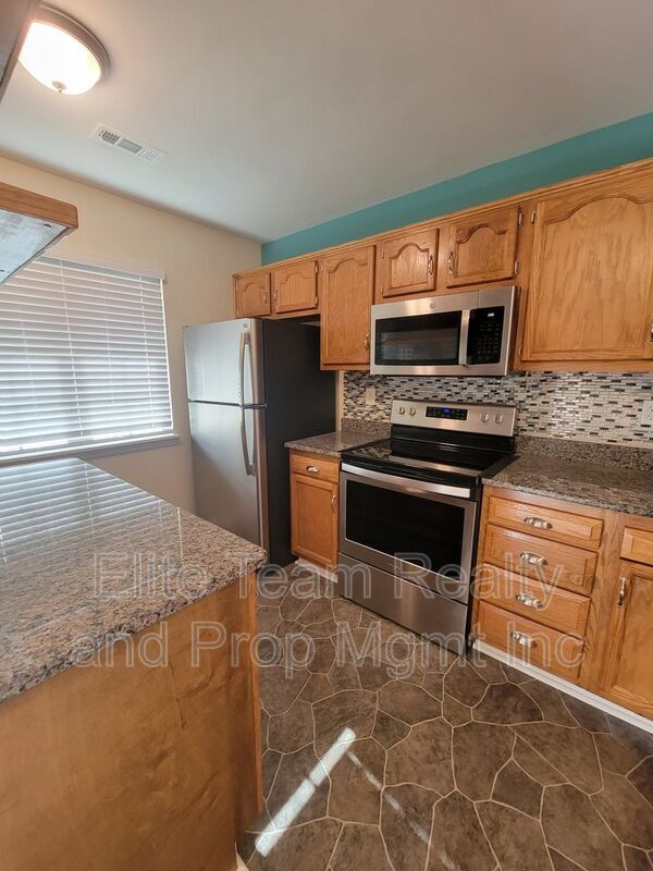 Building Photo - 3811 Mosscroft Ln