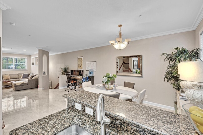 Building Photo - 323 Bayfront Dr