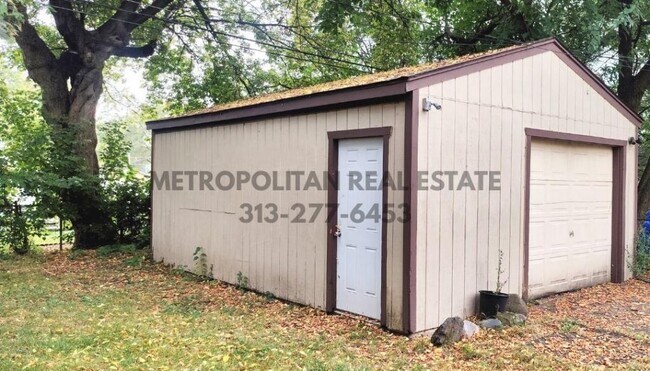 Building Photo - 9018 Beatrice St
