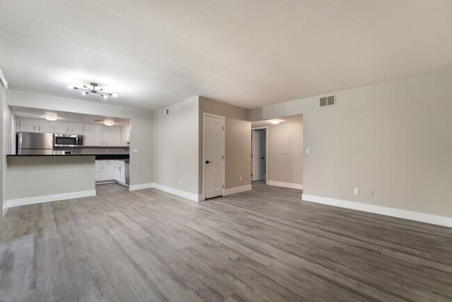 Building Photo - Modern Condo in Guard-Gated Community!