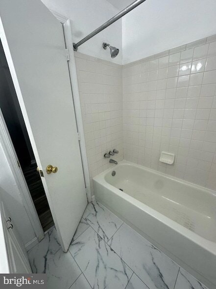 Building Photo - 7927 Foxcrest Ct
