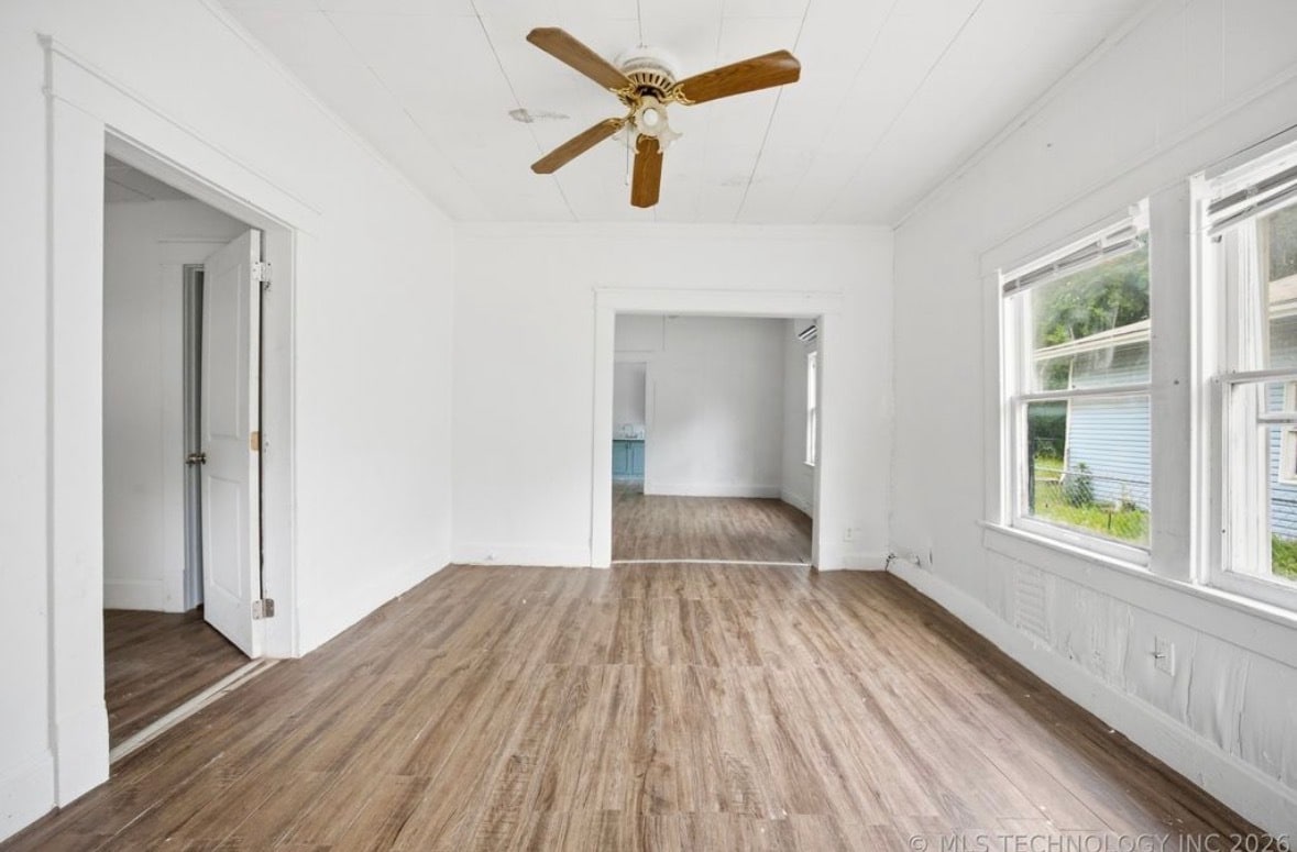 Building Photo - 908 N Collins Ave