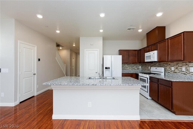 Building Photo - 5327 Lazy Breeze Ave