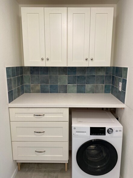 In unit Laundry - 709 Bozanich Cir