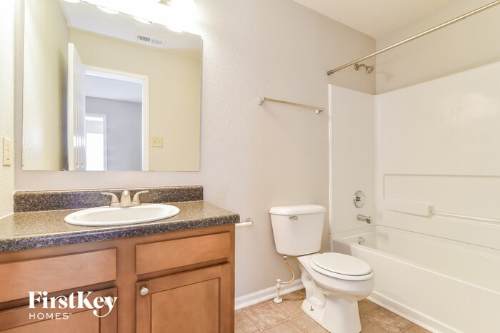 Building Photo - 723 Sedgewick Ln