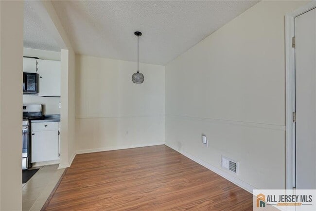 Building Photo - 69 Amberly Ct