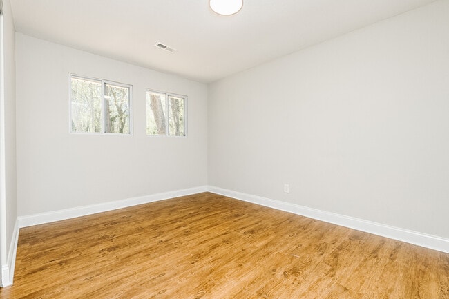 Building Photo - NEWLY RENOVATED 2 bedroom, 1 bathroom at Gilbert Townes