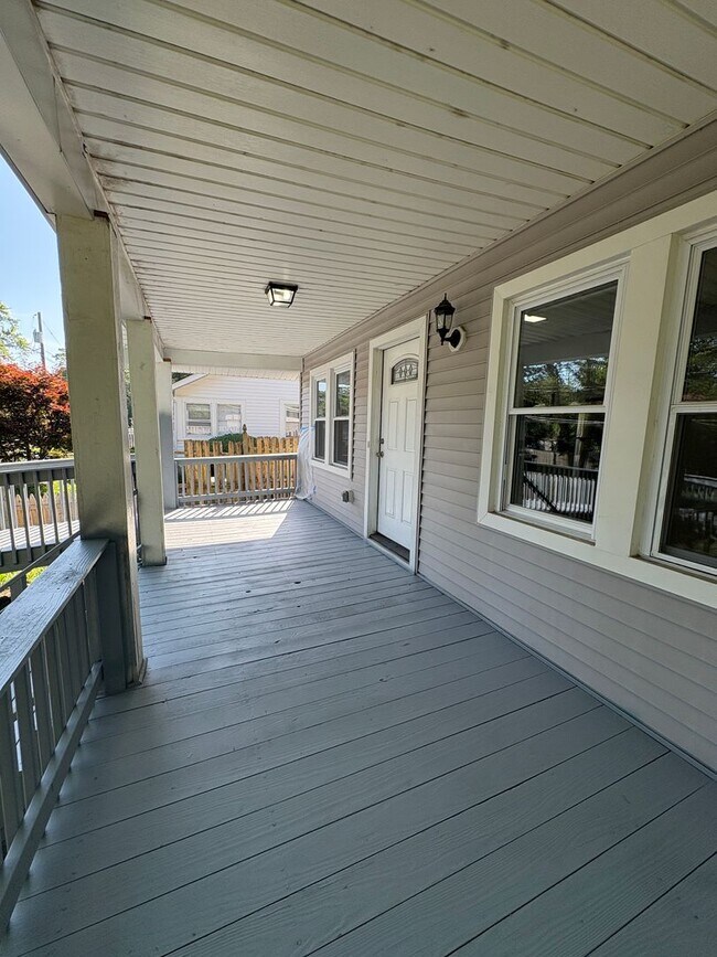 Building Photo - Charming 4-Bedroom 2-Bathroom Home in Nept...