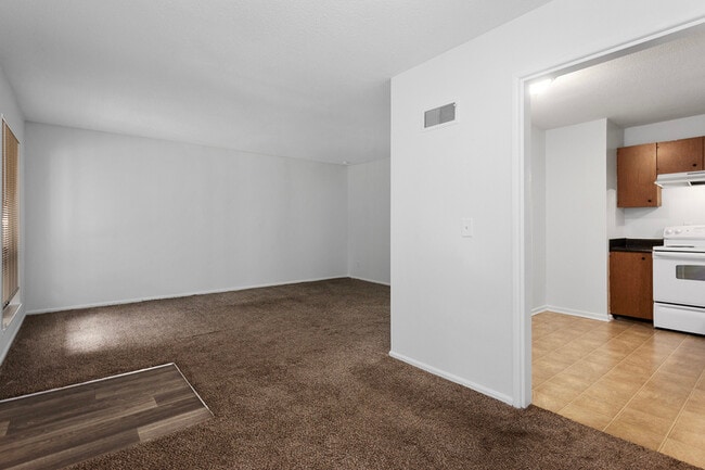 Building Photo - 506 W 89th St