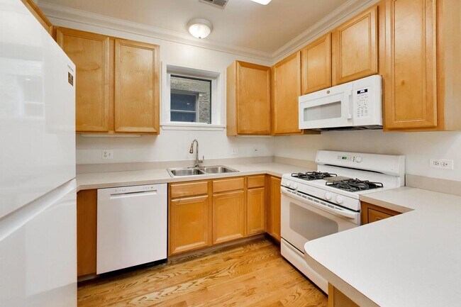 Building Photo - 1355 W Fillmore St