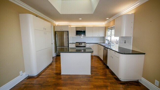 Building Photo - Beautiful 4 bed/2.5 bath house in Del Mar