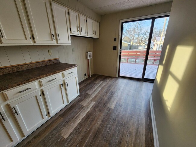 Building Photo - Newly updated 3 Bedroom 2 Bathroom Home-Located in Perry,IA