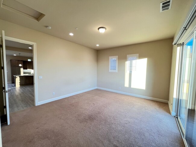 Building Photo - Spacious Home - Three Bedrooms w/garage TOSCANO Neighborhood in SLO