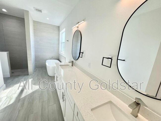 Building Photo - 4661 Fairlane Dr