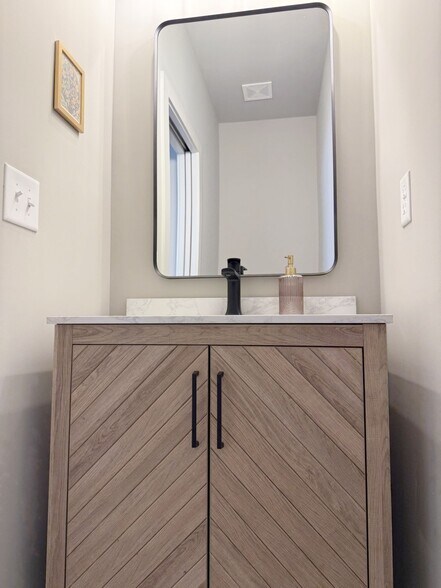 POWDER BATH - 108 Textile Ct