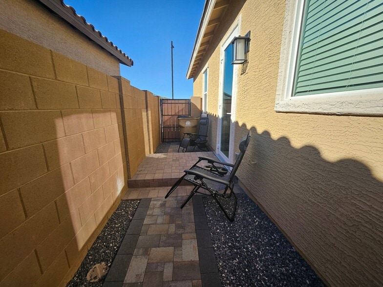 Building Photo - 17593 W Victory St