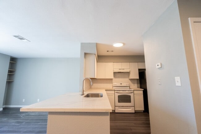 Building Photo - 2501 Gulf Fwy