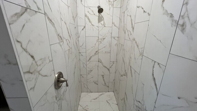 Building Photo - Spacious 3BD/2BA Palm Bay Home – Modern Comfort & Great Location!