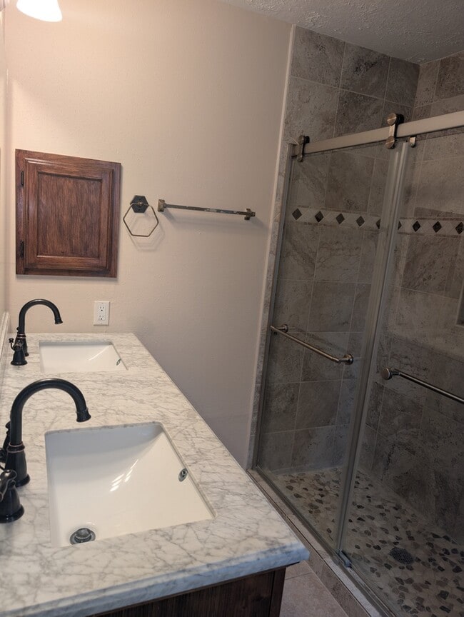 Building Photo - Charming 2 beds 2 baths in Spring!