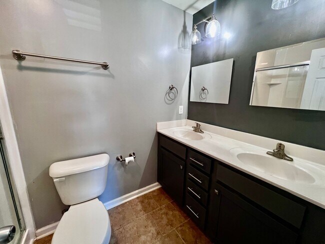 Building Photo - Tri-Level Condo – Pets Welcome, Washer & D...