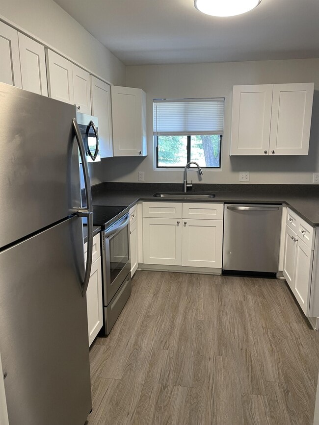 Building Photo - 158 Harvest Dr