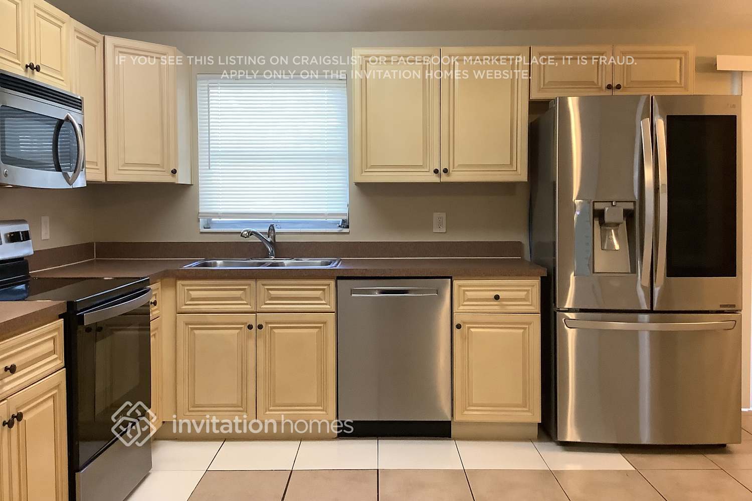 Building Photo - 1110 E Camellia Dr
