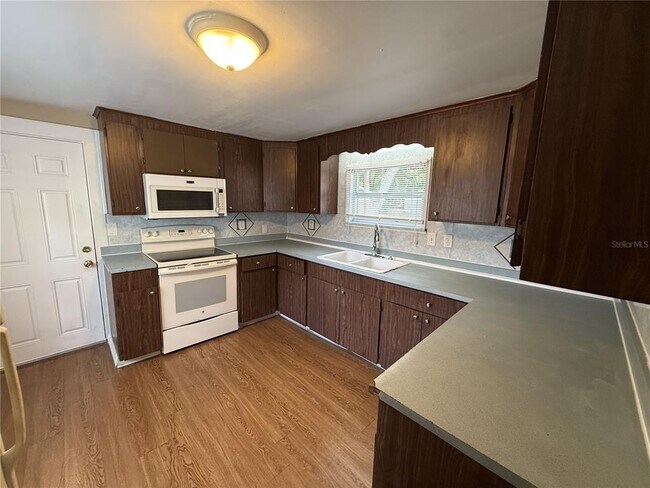 Building Photo - 314 W Crescent Dr