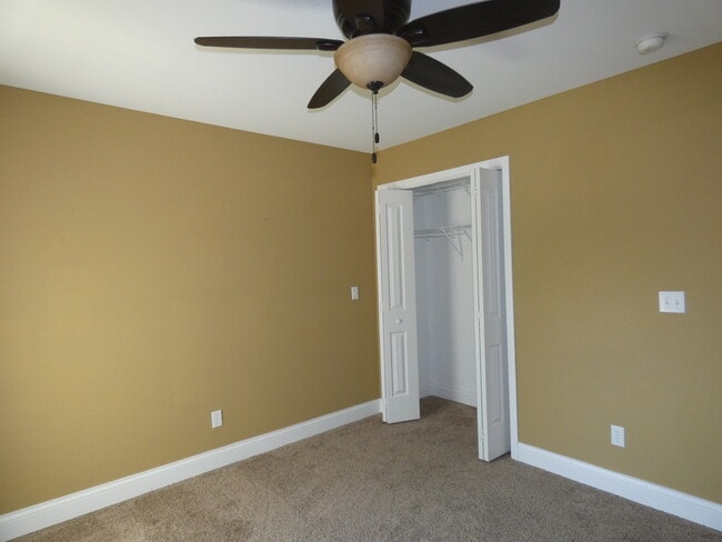 Building Photo - 627 N Edgemere Dr