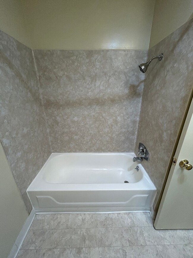 Building Photo - Beautiful 1 Bedroom in the HEART  Northrid...