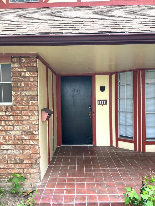 Building Photo - Impressive 5 Bedrooms & 3 full Bathroom Home