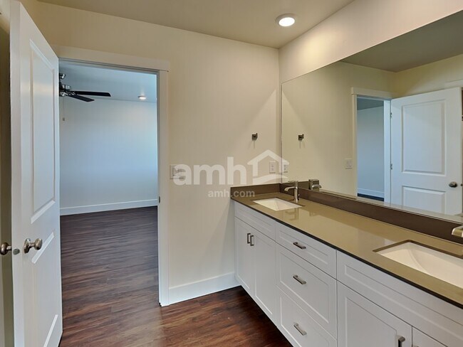 Building Photo - 6550 Spriggel St