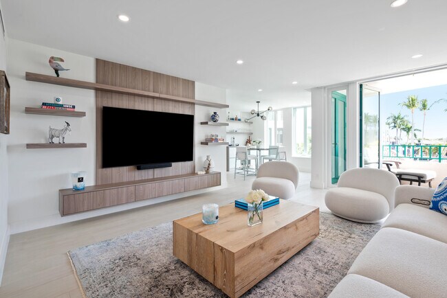 Building Photo - 100 SE 5th Ave