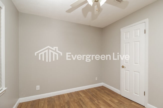 Building Photo - 224 Thomason St