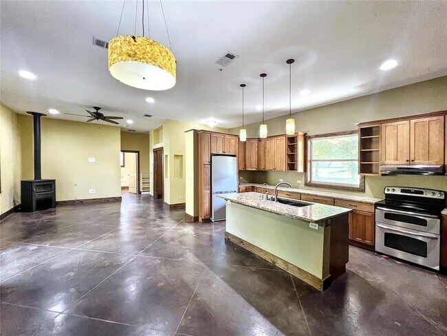 Building Photo - 8750 Scarlet Cir