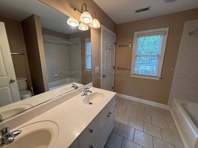 Building Photo - 1016 Longhorn Ct