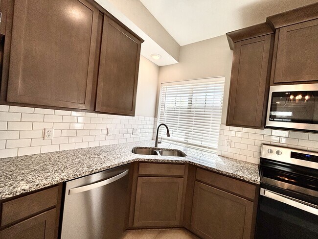 Building Photo - 153 E Brushy Canyon St