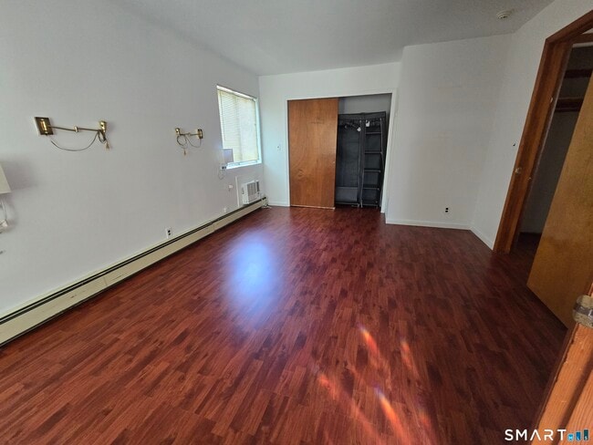 Building Photo - 493 Den Ln