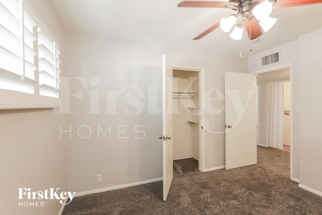 Building Photo - 1357 W Sells Dr