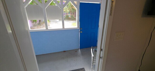 Building Photo - 1915 Avenue O 1/2