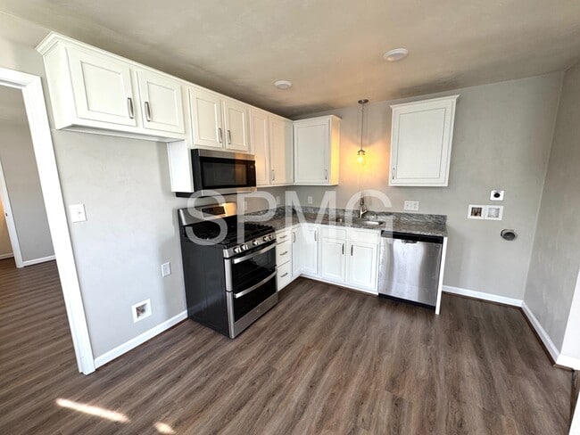 Building Photo - 1016 26th St SW