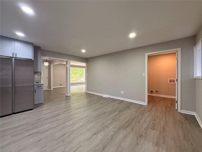 Building Photo - 3891 Artist View Dr