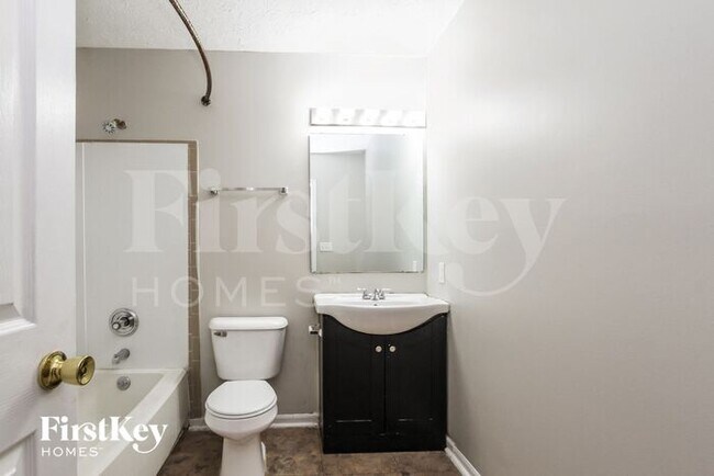 Building Photo - 4333 Phoenix Dr