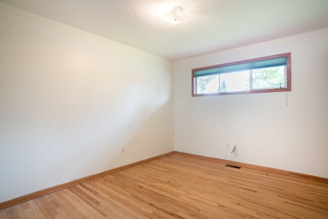 Building Photo - SE Walnut (Hillsboro)