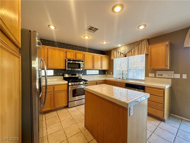 Building Photo - 2705 Sweet Willow Ln