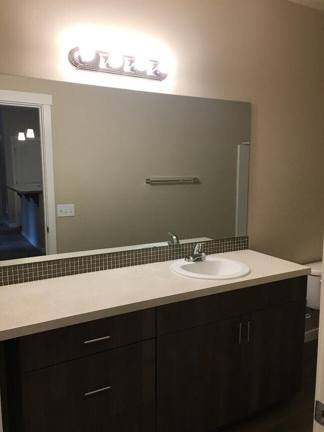 Building Photo - Stunning 1-Bedroom with Upscale Interiors & Open Island Kitchen!