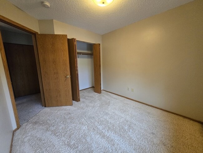 Building Photo - 2521 S 40th St