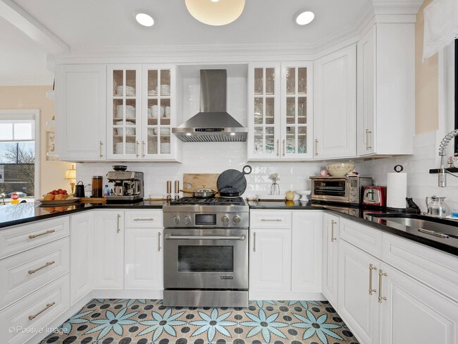 Building Photo - 318 Bluff Ave