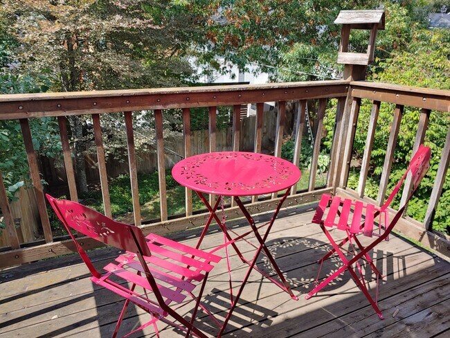 Building Photo - Fully Furnished Executive Sander's Beach Rental