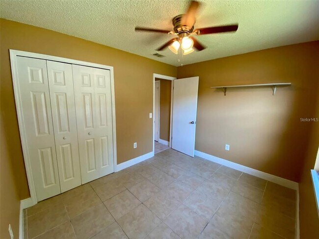 Building Photo - 880 Nelson Dr