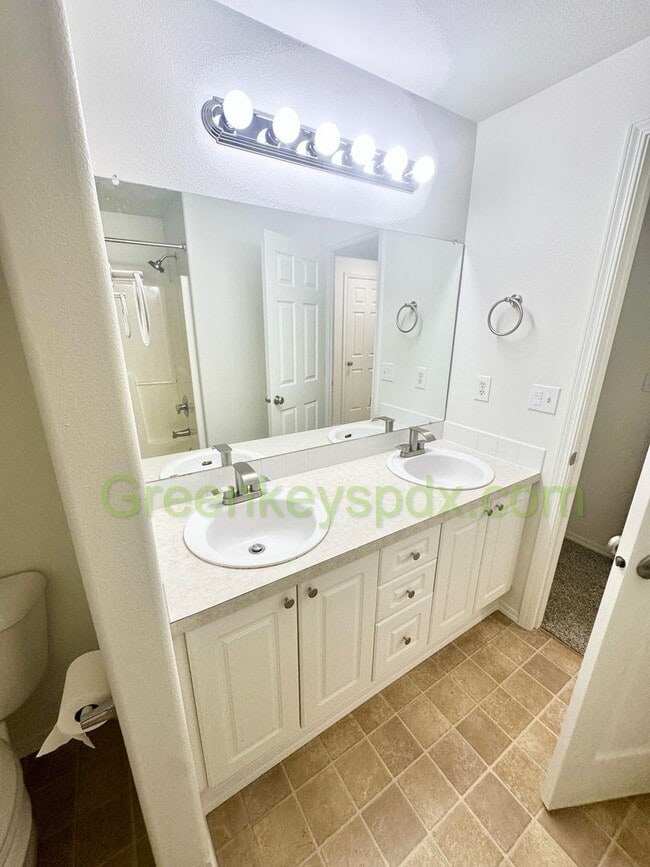 Building Photo - Amazing 2-Bedroom Townhouse with 2.5 Bathrooms, Attached Garage, Private Fenced Patio